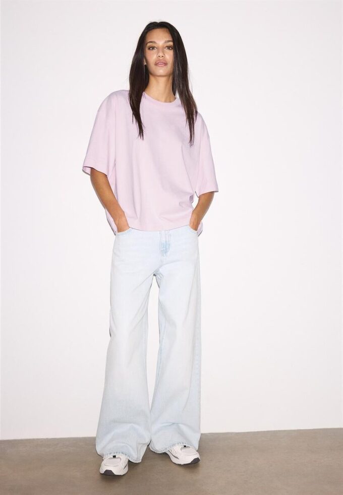 Oversize-T-Shirt mit kurzen Ärmeln Oversize-T-Shirt mit kurzen Ärmeln