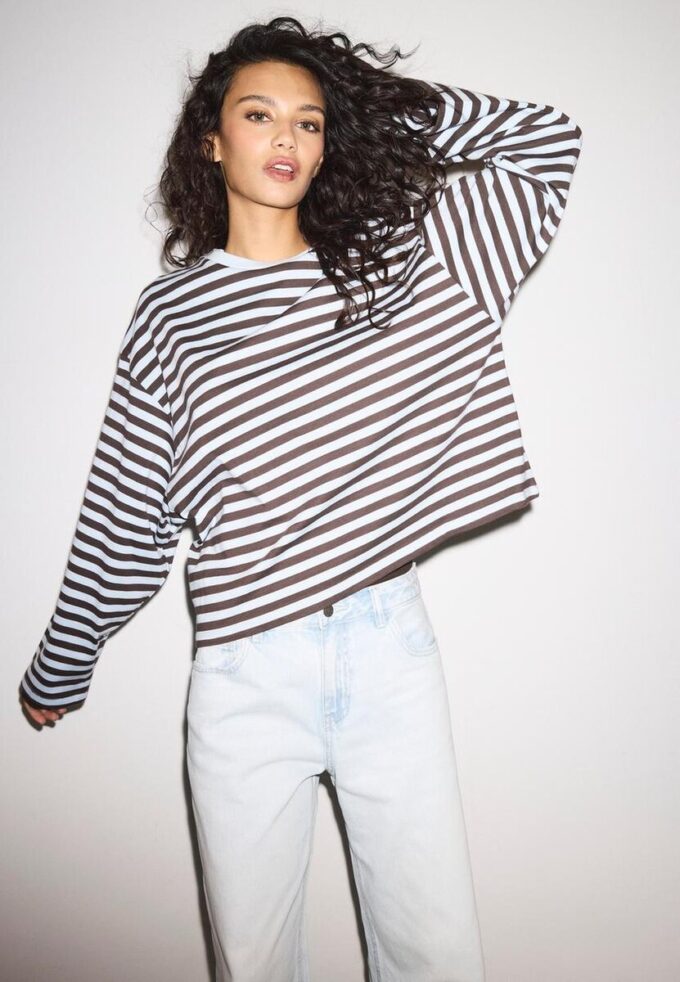 Oversize-T-Shirt mit langen Ärmeln und Streifenmuster Oversize-T-Shirt mit langen Ärmeln und Streifenmuster