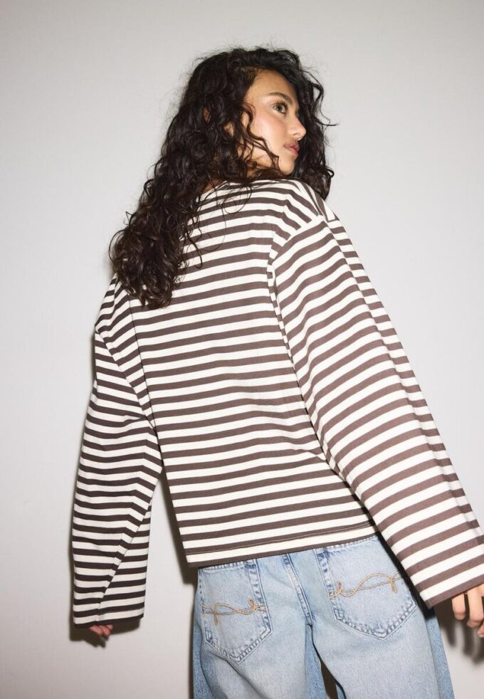 Oversize-T-Shirt mit langen Ärmeln und Streifenmuster Oversize-T-Shirt mit langen Ärmeln und Streifenmuster