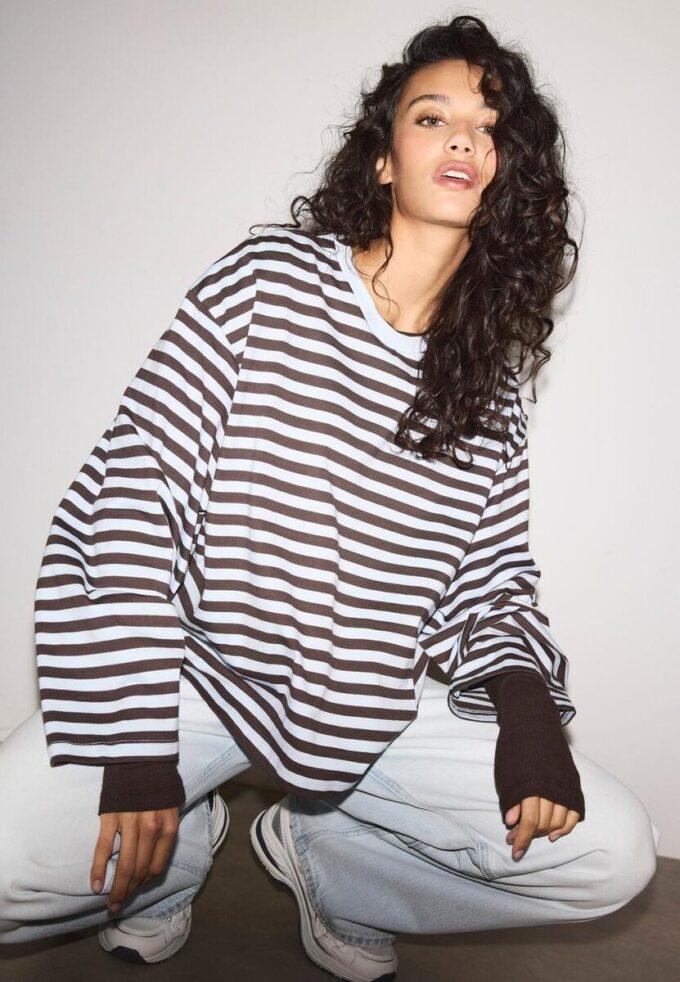 Oversize-T-Shirt mit langen Ärmeln und Streifenmuster Oversize-T-Shirt mit langen Ärmeln und Streifenmuster