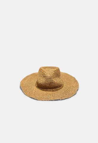 Raffia-Hut
