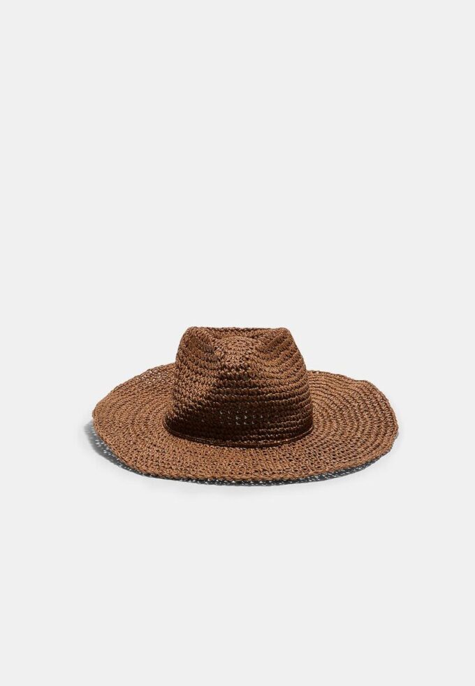 Raffia-Hut
