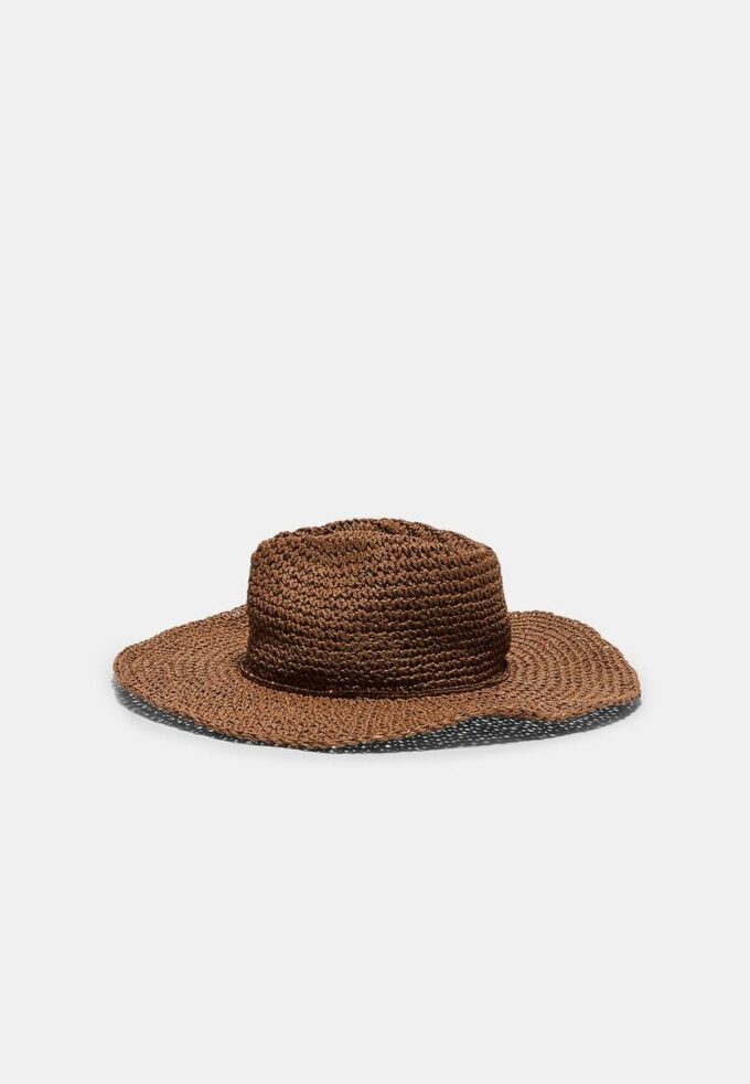 Raffia-Hut