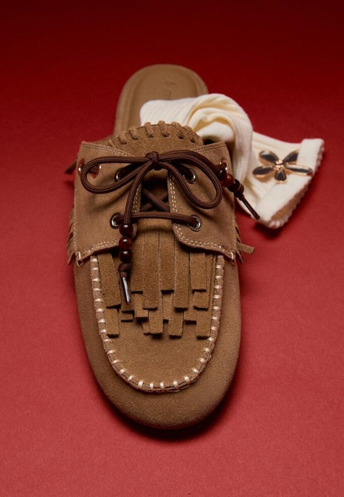 Rückenfreie Leder-Loafer mit Anhängern