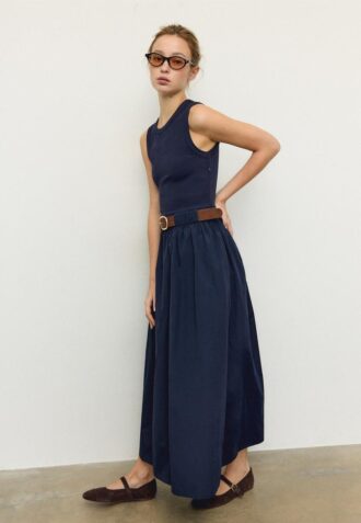 Ärmelloses Midikleid aus zwei Materialien mit Gürtel