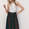 Ärmelloses Midikleid aus zwei Materialien mit Gürtel Ärmelloses Midikleid aus zwei Materialien mit Gürtel