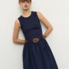 Ärmelloses Midikleid aus zwei Materialien mit Gürtel Ärmelloses Midikleid aus zwei Materialien mit Gürtel