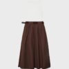 Ärmelloses Midikleid aus zwei Materialien mit Gürtel Ärmelloses Midikleid aus zwei Materialien mit Gürtel