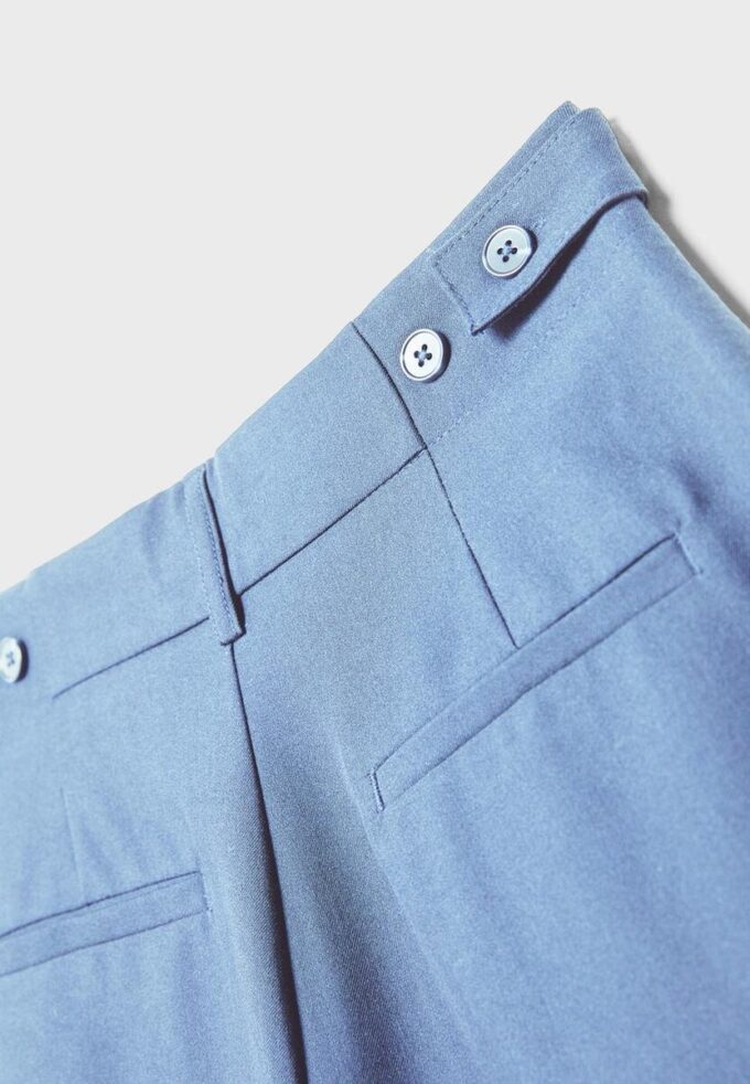 Rustikale Hose mit Wide Leg und verstellbaren Knöpfen Rustikale Hose mit Wide Leg und verstellbaren Knöpfen