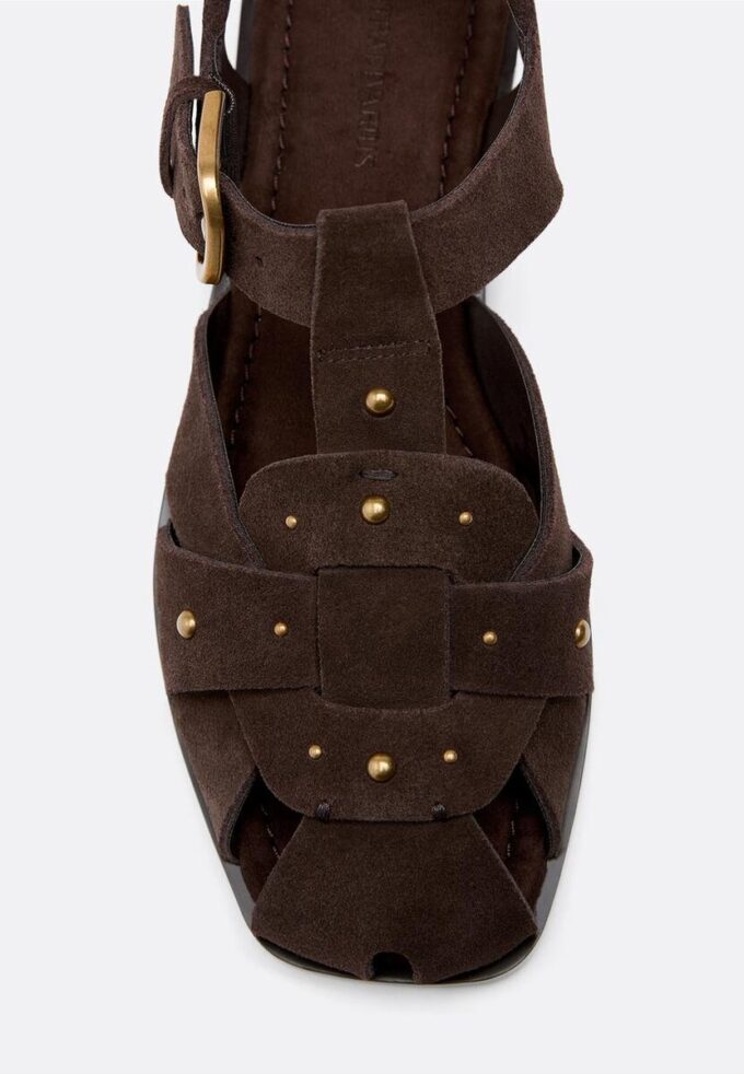 Sandalen aus Leder mit Nieten