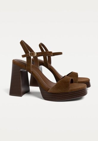Sandalen aus Spaltleder mit Plateau