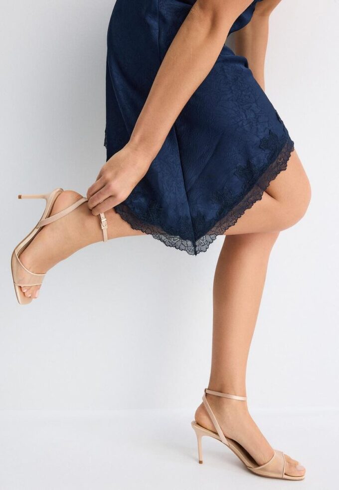 Sandalen mit Mesh-Stilettoabsatz Sandalen mit Mesh-Stilettoabsatz