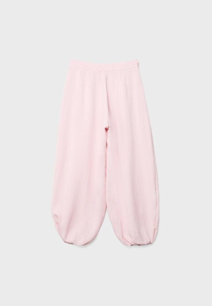 Sarouel-Hose mit Abnähern und Schnalle Sarouel-Hose mit Abnähern und Schnalle