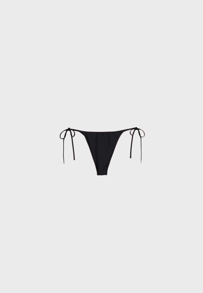Satin-Bikini-Höschen im Brazilian-Stil Satin-Bikini-Höschen im Brazilian-Stil