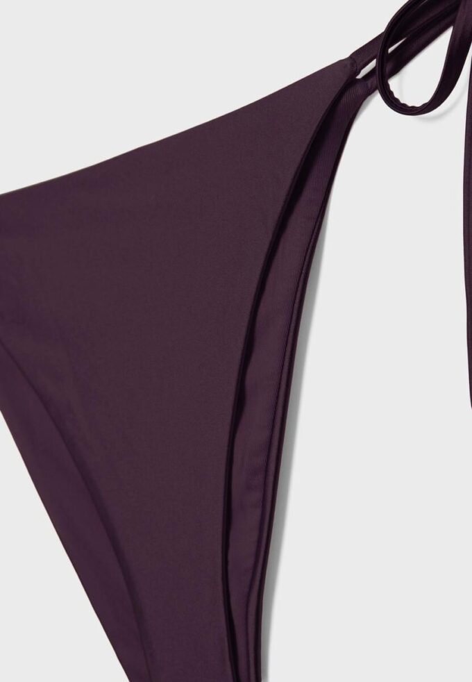 Satin-Bikini-Höschen im Brazilian-Stil Satin-Bikini-Höschen im Brazilian-Stil