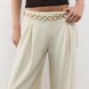 Satin-Hose mit Kettenverzierung Satin-Hose mit Kettenverzierung