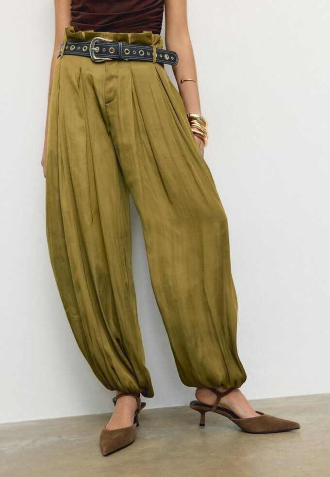 Satin-Sarouel-Hose mit Gürtel