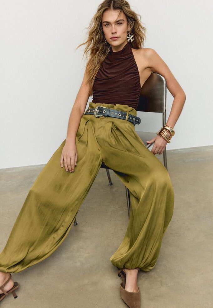Satin-Sarouel-Hose mit Gürtel