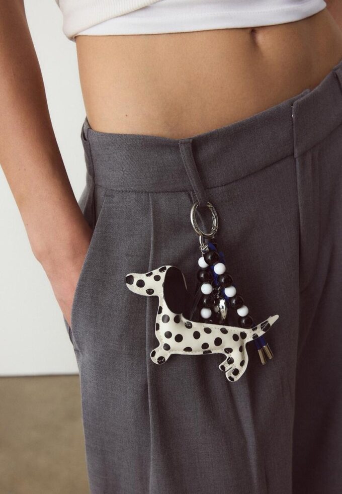 Schlüsselanhänger mit Polka-Dot-Hund-Anhänger