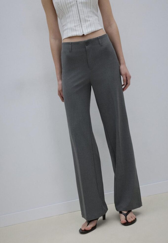 Schmal geschnittene gerade Hose