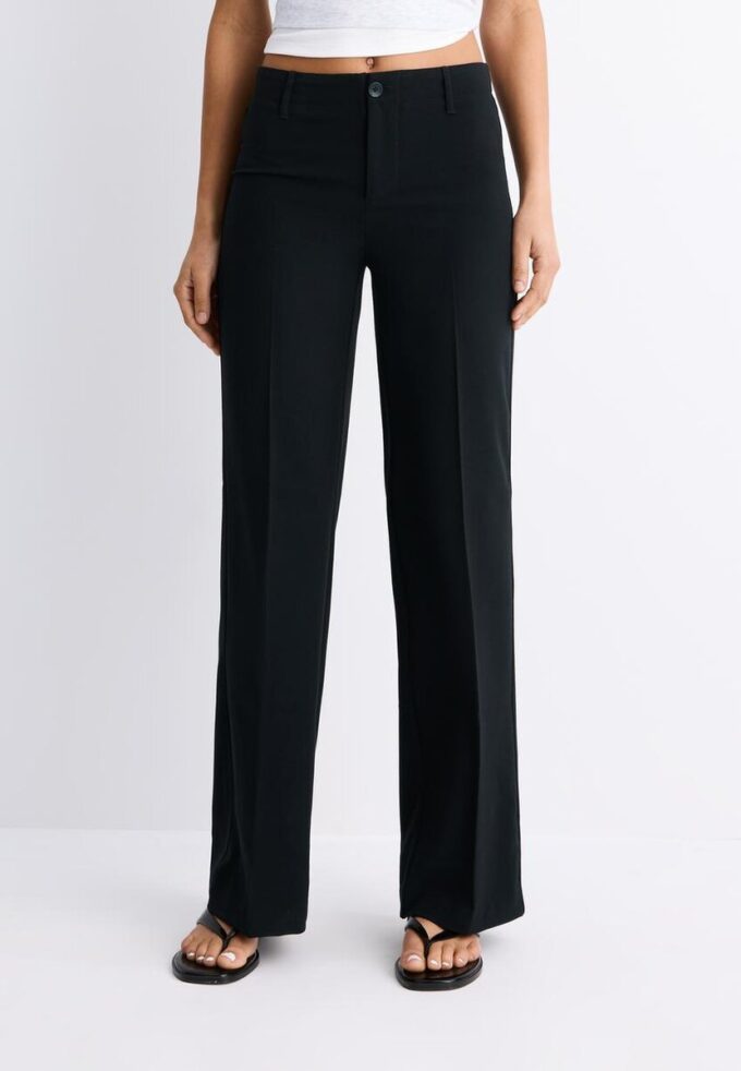 Schmal geschnittene gerade Hose