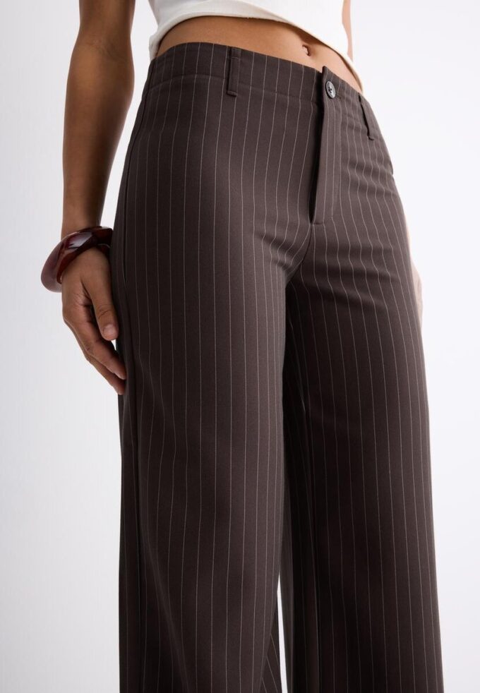 Schmal geschnittene gerade Hose