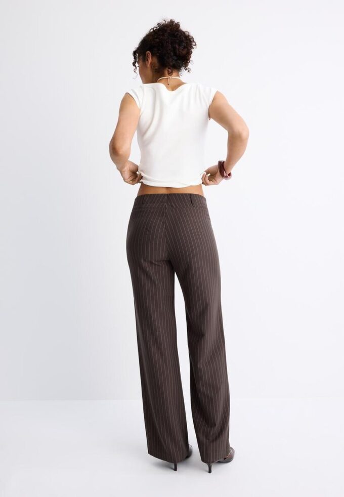 Schmal geschnittene gerade Hose
