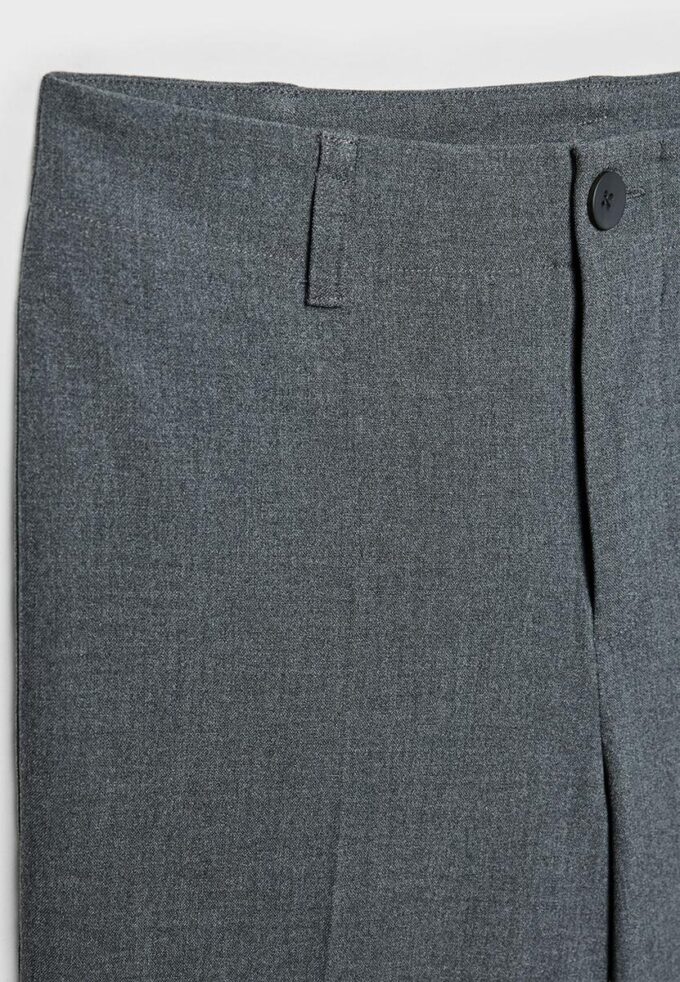 Schmal geschnittene gerade Hose