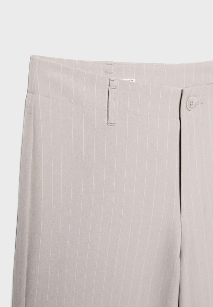 Schmal geschnittene gerade Hose