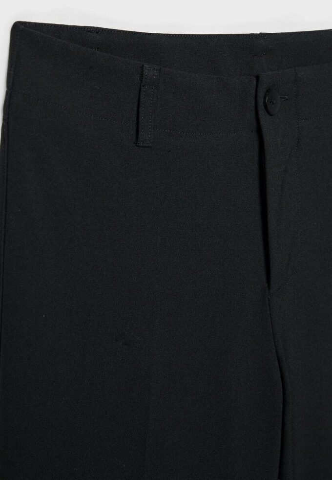 Schmal geschnittene gerade Hose