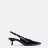 Schuhe mit V-Ausschnitt und Kitten-Absatz