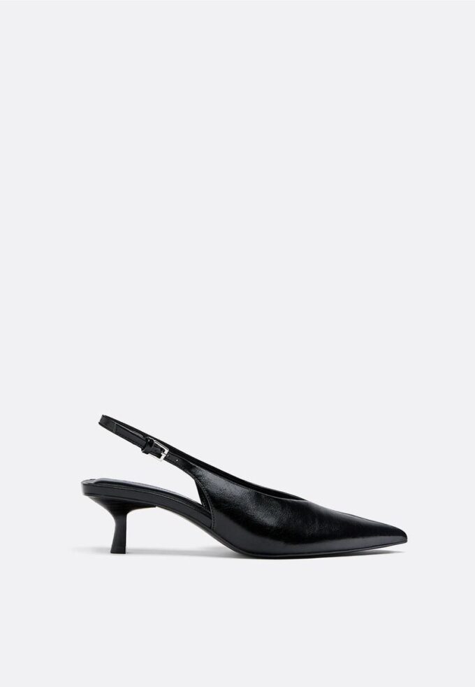 Schuhe mit V-Ausschnitt und Kitten-Absatz