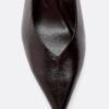 Schuhe mit V-Ausschnitt und Kitten-Absatz
