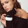 Set mit 2 gepunkteten Armbändern