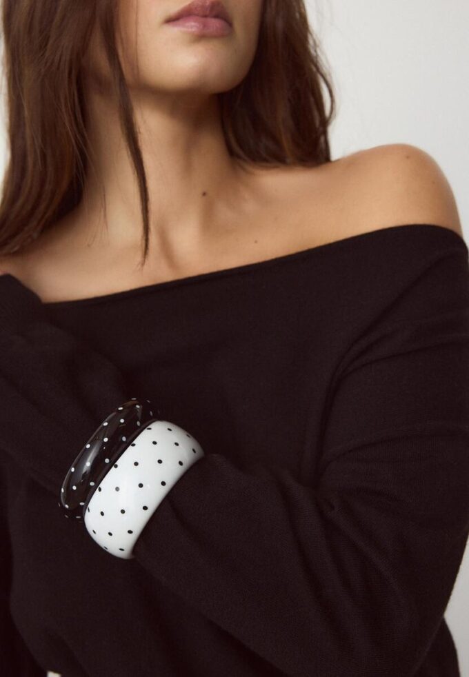 Set mit 2 gepunkteten Armbändern