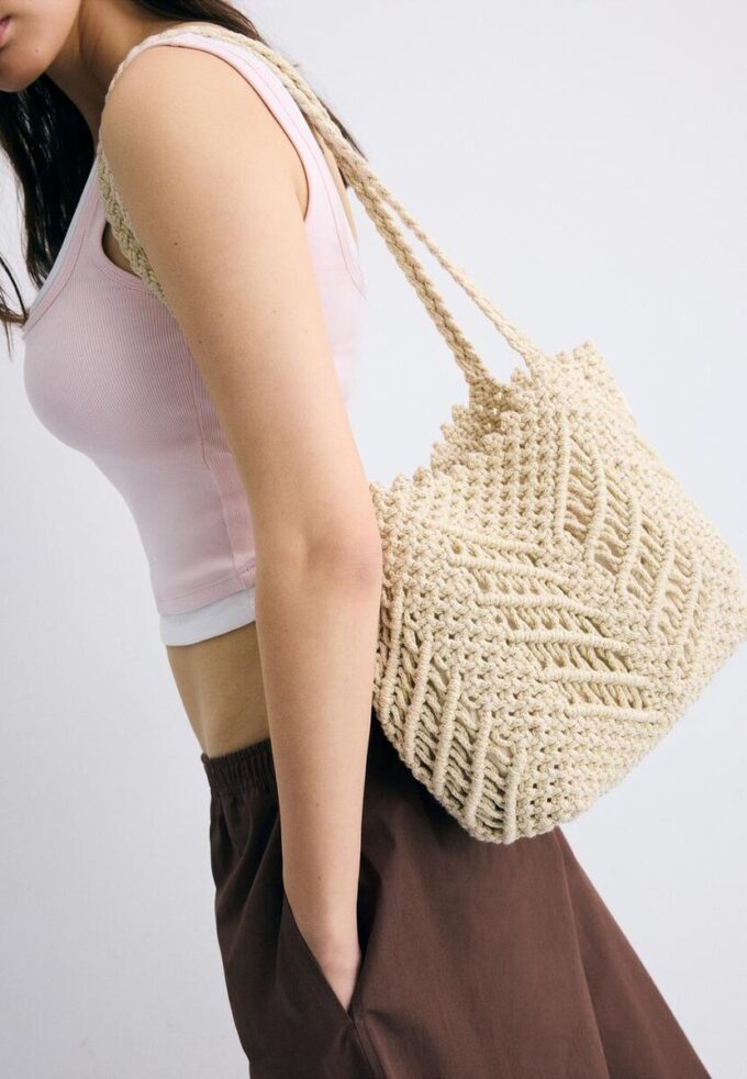 Shopper-Tasche aus Häkelstoff mit Metallfäden