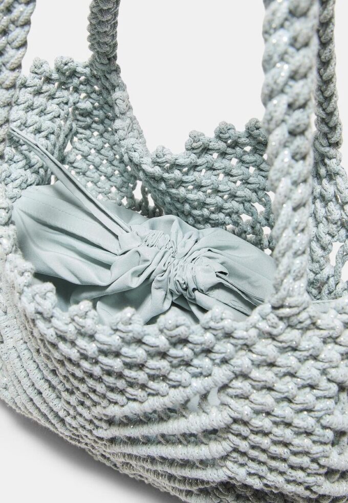 Shopper-Tasche aus Häkelstoff mit Metallfäden