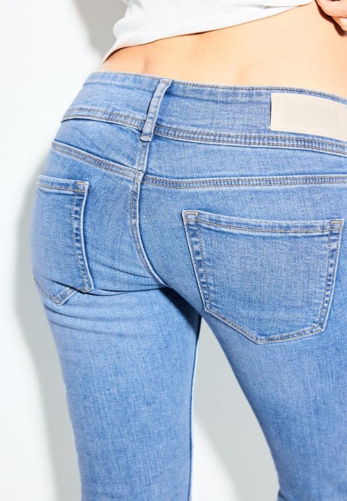 Slim-Fit-Jeans mit niedriger Leibhöhe Slim-Fit-Jeans mit niedriger Leibhöhe