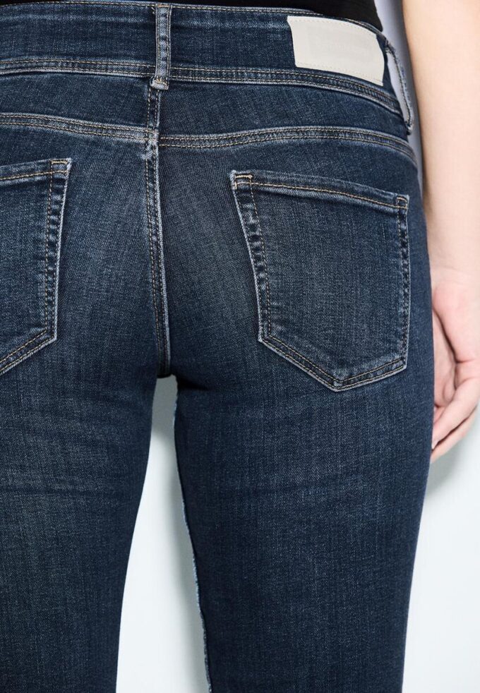 Slim-Fit-Jeans mit niedriger Leibhöhe Slim-Fit-Jeans mit niedriger Leibhöhe