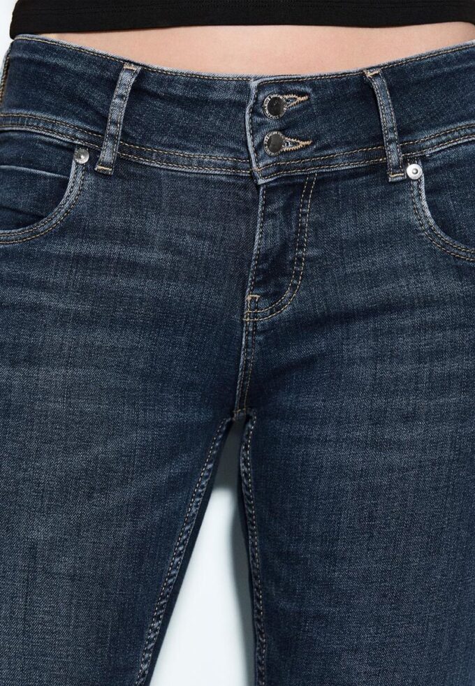 Slim-Fit-Jeans mit niedriger Leibhöhe Slim-Fit-Jeans mit niedriger Leibhöhe