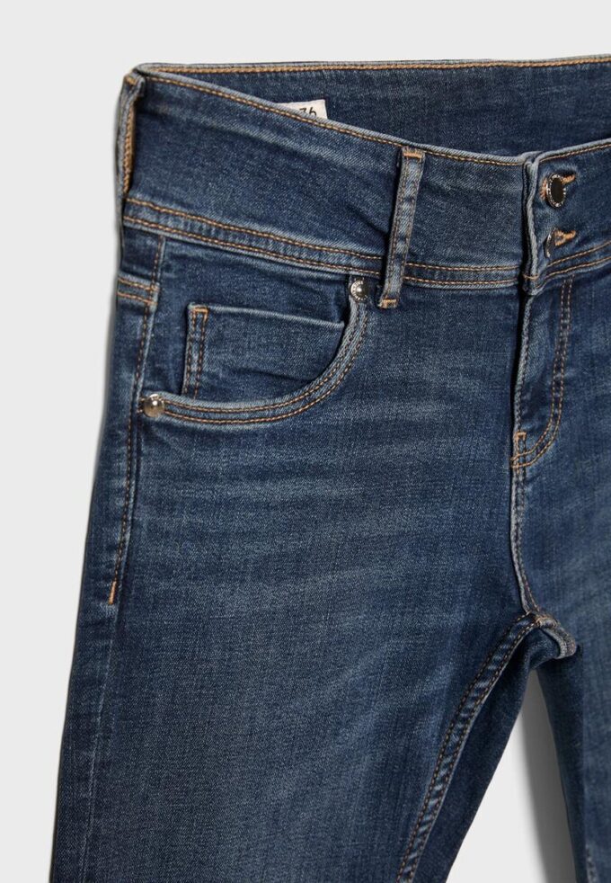 Slim-Fit-Jeans mit niedriger Leibhöhe Slim-Fit-Jeans mit niedriger Leibhöhe