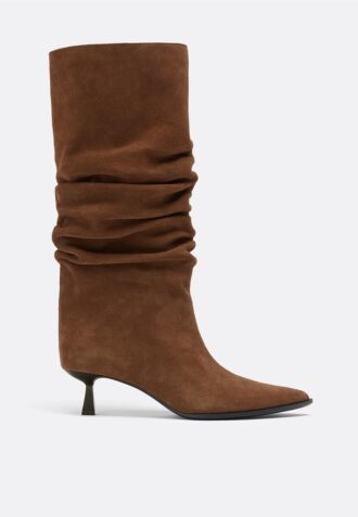 Slouchy Leder-Stiefel mit Kitten-Heel