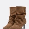 Slouchy Stiefeletten aus Leder mit Absatz
