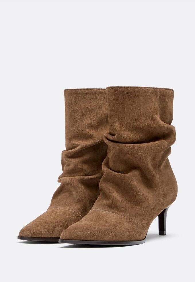 Slouchy Stiefeletten aus Leder mit Absatz
