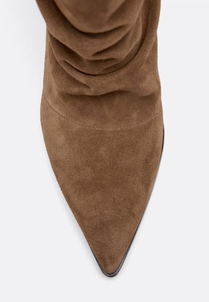 Slouchy Stiefeletten aus Leder mit Absatz