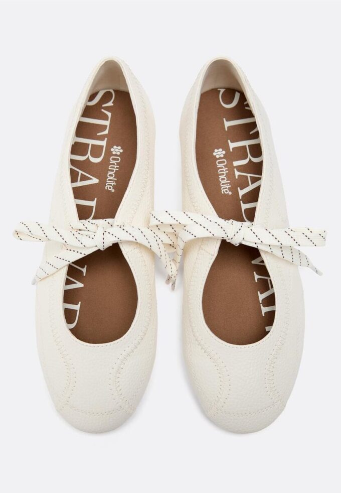 Sneaker-Ballerinas mit Schleife