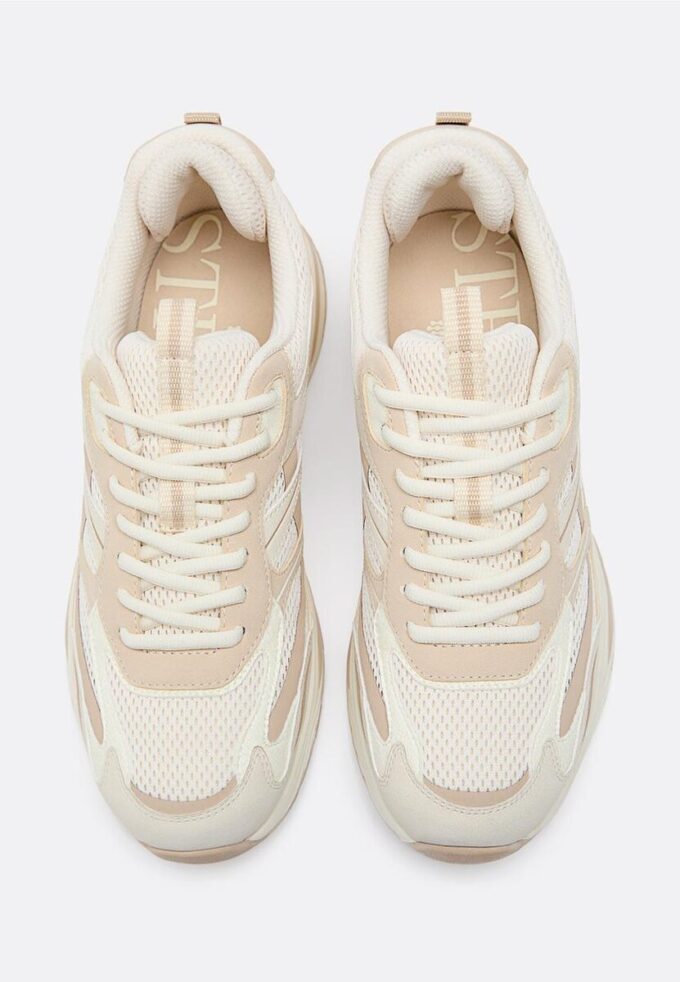 Sneaker mit Detail
