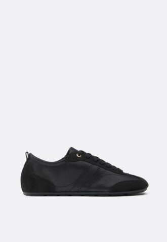 Sneaker mit feiner Satinsohle