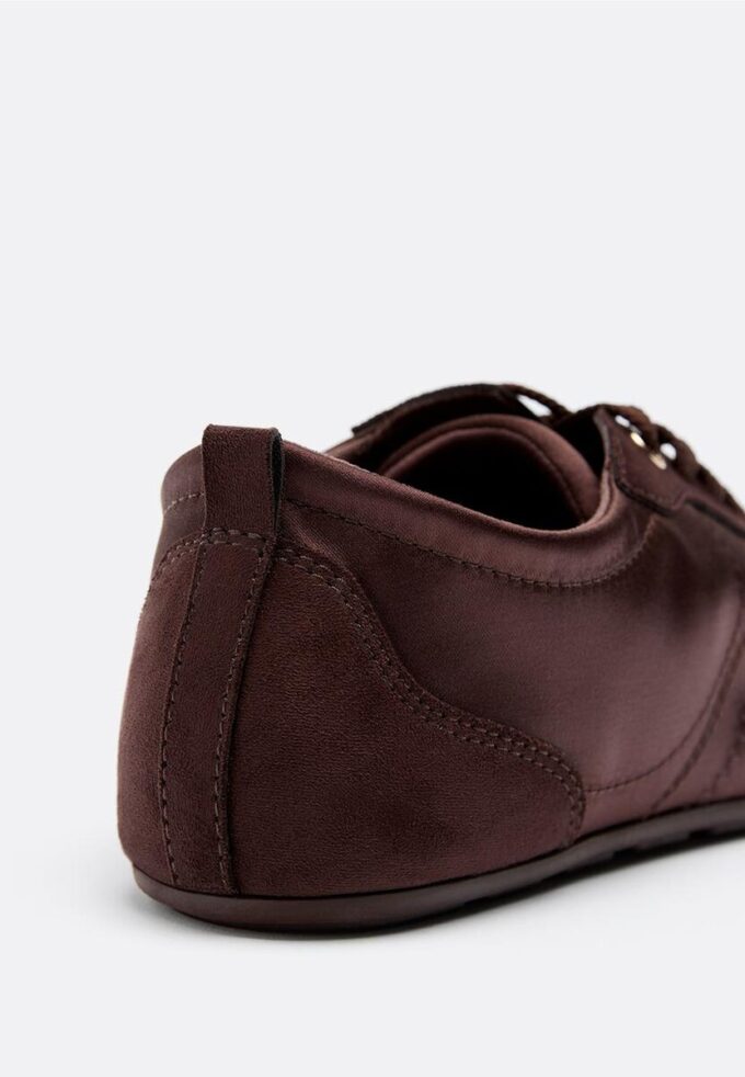 Sneaker mit feiner Satinsohle