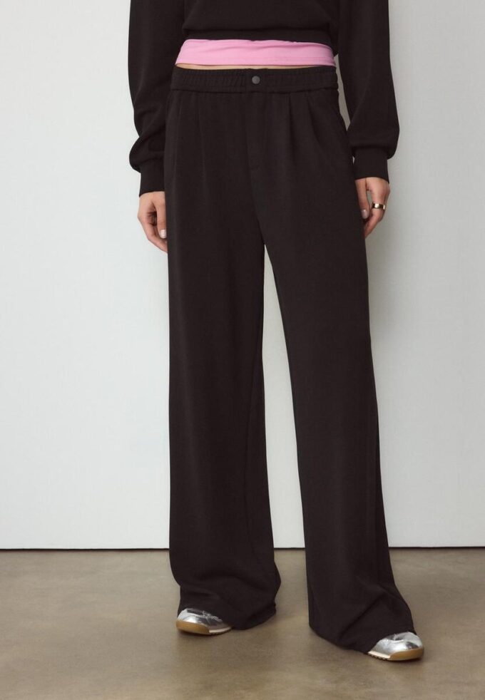 Soft Touch-Hose mit Abnähern Soft Touch-Hose mit Abnähern